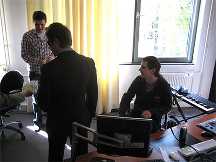 1 april: Slam FM (2)