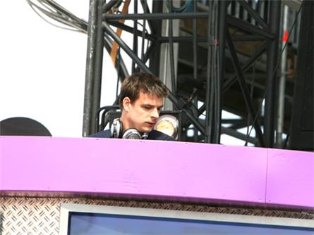10: 538 deejays