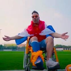 100% NL-deejay Barry Paf maakt EK-hit (filmpje)