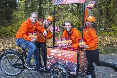 100% NL deelt duizenden chocoladeletters uit
