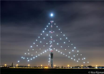 120 lampjes hangen weer in Kerstboom in IJsselstein (filmpje)