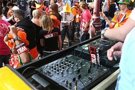 16: Wild FM baas