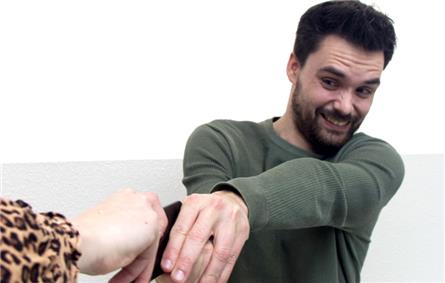 3FM deejay levert voor een week vrijwillig telefoon in