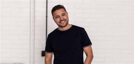 Ajouad El Miloudi nieuwe presentator De Nieuwe Maan