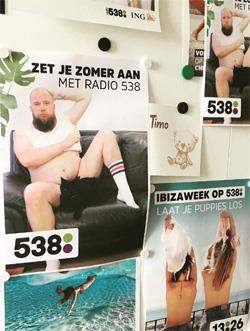 Amsterdammers drijven spot met 538-campagne uit protest