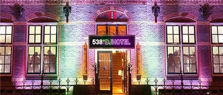 Armin van Buuren, Afrojack en Hardwell in 538DJ Hotel tijdens ADE