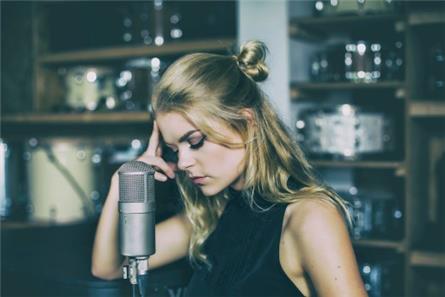 Davina Michelle wint 100% NL Award Muziekmoment van het Jaar