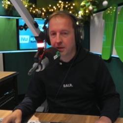 Dit waren de typetjes van Evers tijdens de Top 4000 (filmpjes)