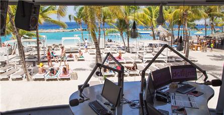 Dolfijn FM te beluisteren op Caribische vluchten TUI