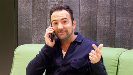 Gerard Ekdom spreekt voicemails van luisteraars in