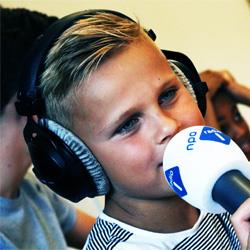 Giel Beelen en andere radiomakers terug naar basisschool