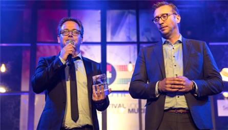 Guus Meeuwis ontvangt eerste Buma Hollandse Meesters Award