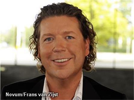 Henkjan Smits wordt presentator bij Omroep Max op Radio 5