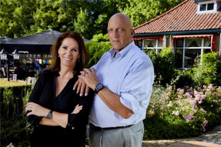 Herman den Blijker helpt getroffen horeca in Crisis in de tent