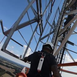In beeld: Vervangen FM-antennes op 180 meter hoogte (filmpje)
