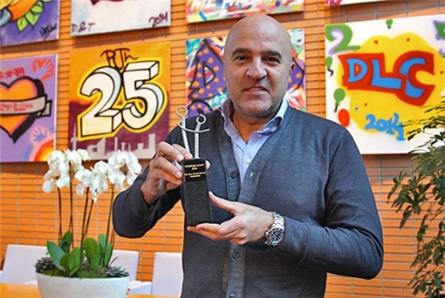 John van de Heuvel ontvangt Childright Award 2016 voor 'Ontvoerd'