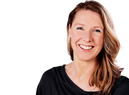 Lerarenstaking: Nieke van Radio Gelderland presenteert vanuit huis