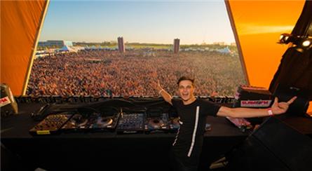 Martin Garrix op Koningsdag bij Slam (filmpje)