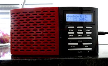 Middagshow Absolute Radio op themazenders met eigen muziek