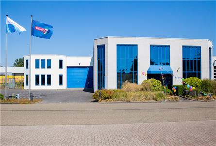 Minister Slob opent nieuwe televisiestudio’s Family7 in Apeldoorn