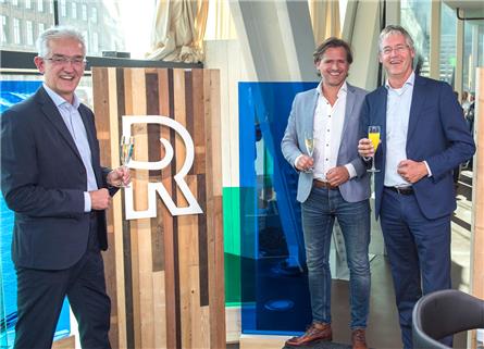 Minister Slob trapt nieuwe koers af van mediabedrijf Rijnmond