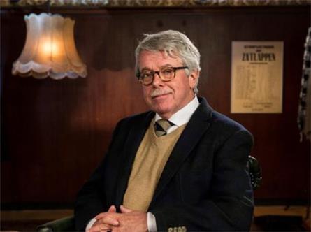 Mr. Frank Visser rijdt visite voor SBS6