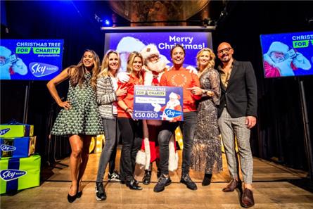 Nicolette van Dam wint Sky Christmas Tree For Charity