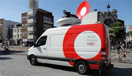 NK Afstanden in Thialf bij de NOS live op radio en tv