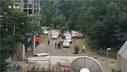 NPO 3FM gebouw op Mediapark in Hilversum afgezet