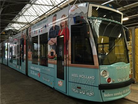 Omroep MAX verspreidt appeltaartgeur met tram in Amsterdam 