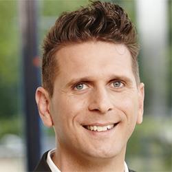 Presentator Radio 1 duikt in bed met bekende gasten