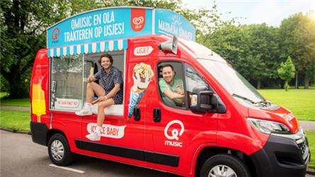 Qmusic-deejays delen tienduizenden ijsjes uit