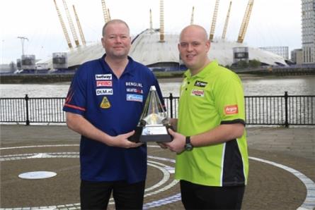 Raymond van Barneveld en Michael van Gerwen strijden bij RTL 7