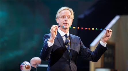 Robbert Dijkgraaf presenteert De Toekomst in DWDD University