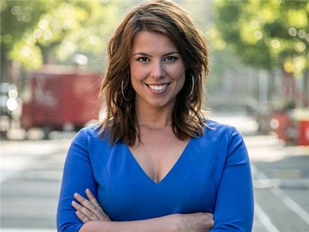 Roos Moggré presentator bij EenVandaag op radio en tv