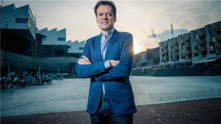 Tijs van den Brink is weer terug op radio en tv