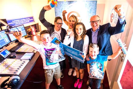 Twaalfjarige Iris wordt nieuwe deejay bij Efteling Kids Radio
