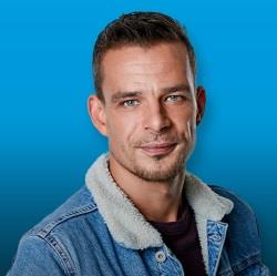 Veronica deejay Niek van der Bruggen onder het mes