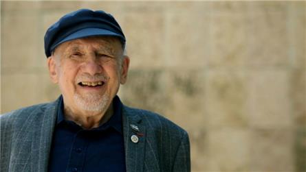 Walter Bingham (95) is oudste radiomaker ter wereld