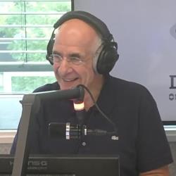 Weduwnaar Frits Spits: Radio biedt me veel troost