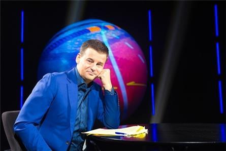 Wilfred Genee tekent live op RTL 7 nieuw RTL-contract
