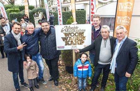 Woonwagenbewoners Nuenen trots op prijs