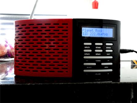 Aandeel analoog radio luisteren Londen gedaald tot onder 50 pct