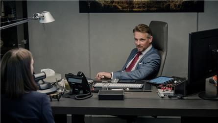 AvroTros zendt Duitse serie met Barry Atsma uit
