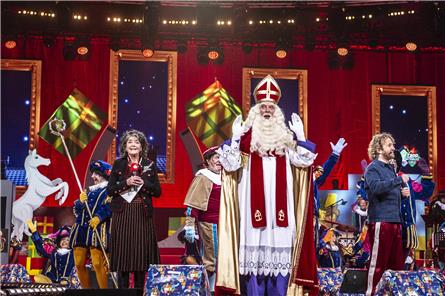 Britt Dekker mag verslag doen van NPO Zapp Sinterklaasfeest