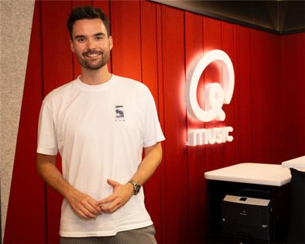 Domien Verschuuren drie jaar langer bij Qmusic