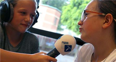 Giel Beelen en andere radiomakers terug naar basisschool