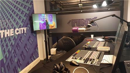 Lokale radiozender FunX van NPO krijgt nieuwe studio