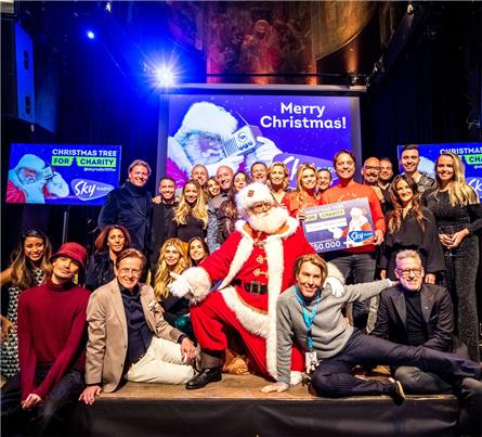 Nicolette van Dam wint Sky Christmas Tree For Charity