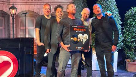 Racoon krijgt award voor mooiste liefdesliedje